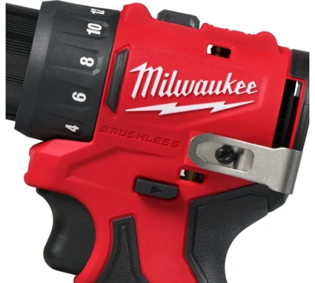 Аккумуляторная дрель-шуруповерт Milwaukee M12 BLDDRC-202C