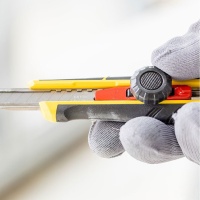 Нож 25мм винтовой зажим FMHT10330-0 Stanley Арт. FMHT10330-0