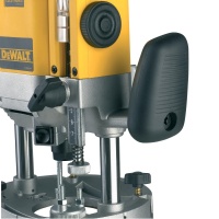 Фрезер DeWALT DW625E 2.0кВт 12.7мм 80мм 8000-20000об/мин пл. пуск Арт. DW625E-QS