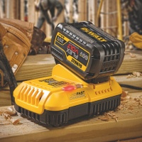 Зарядное устройство DeWalt DCB118-QW для батарей XR LiIon 18/54В Арт. DCB118-QW