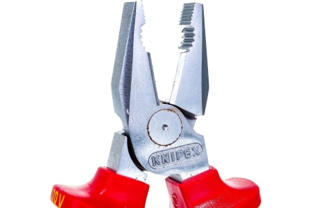 Плоскогубцы диэлектрические 180мм KNIPEX 1000В особой мощности VDE Арт. KN-0206180
