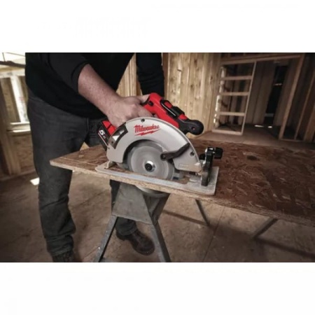Аккумуляторная циркулярная пила Milwaukee M18 BLCS66-502X Арт. 4933464590